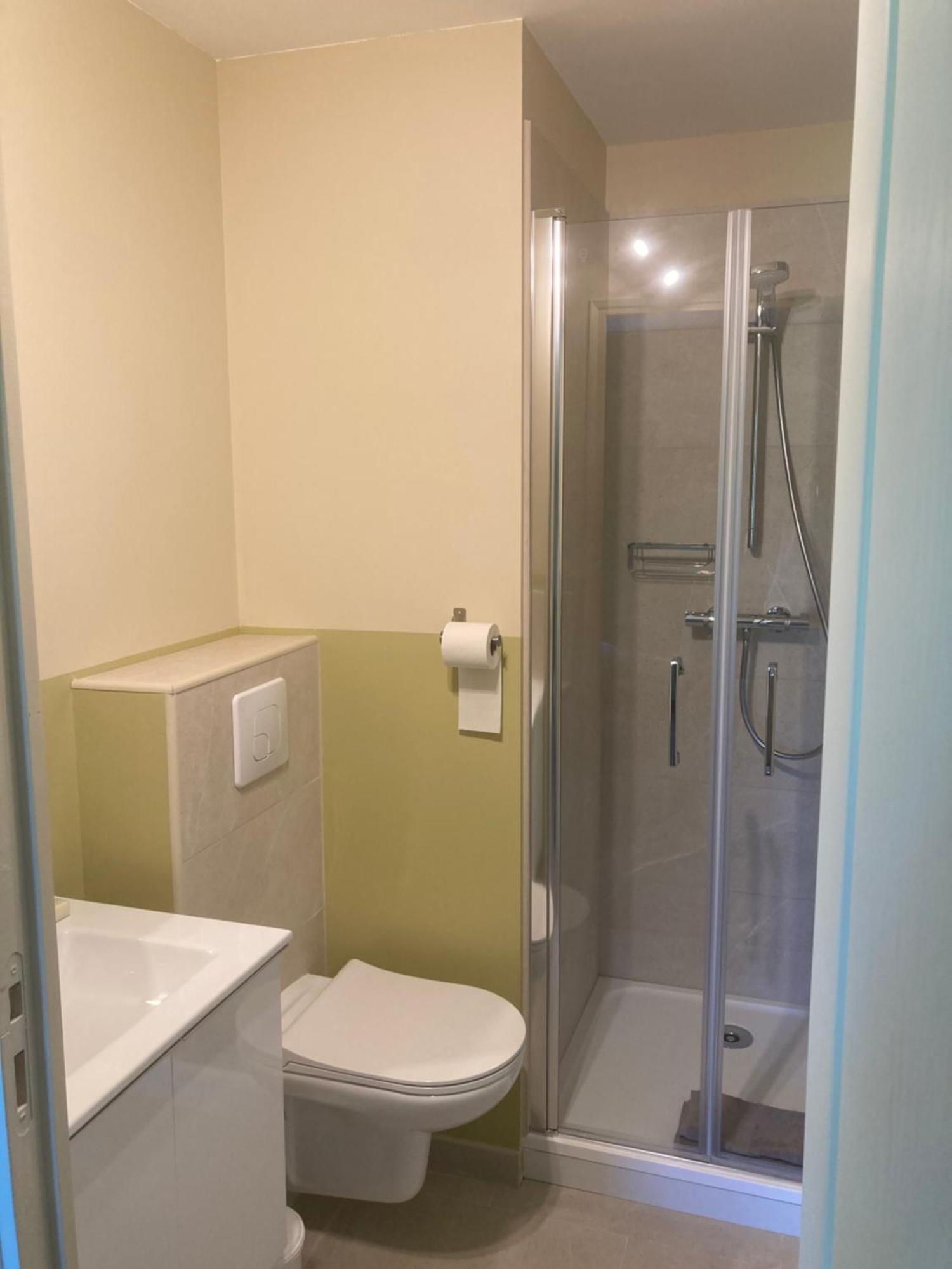 Chez Anne - Chambre Avec Salle De Bain Privative Menetou-Couture Exterior photo