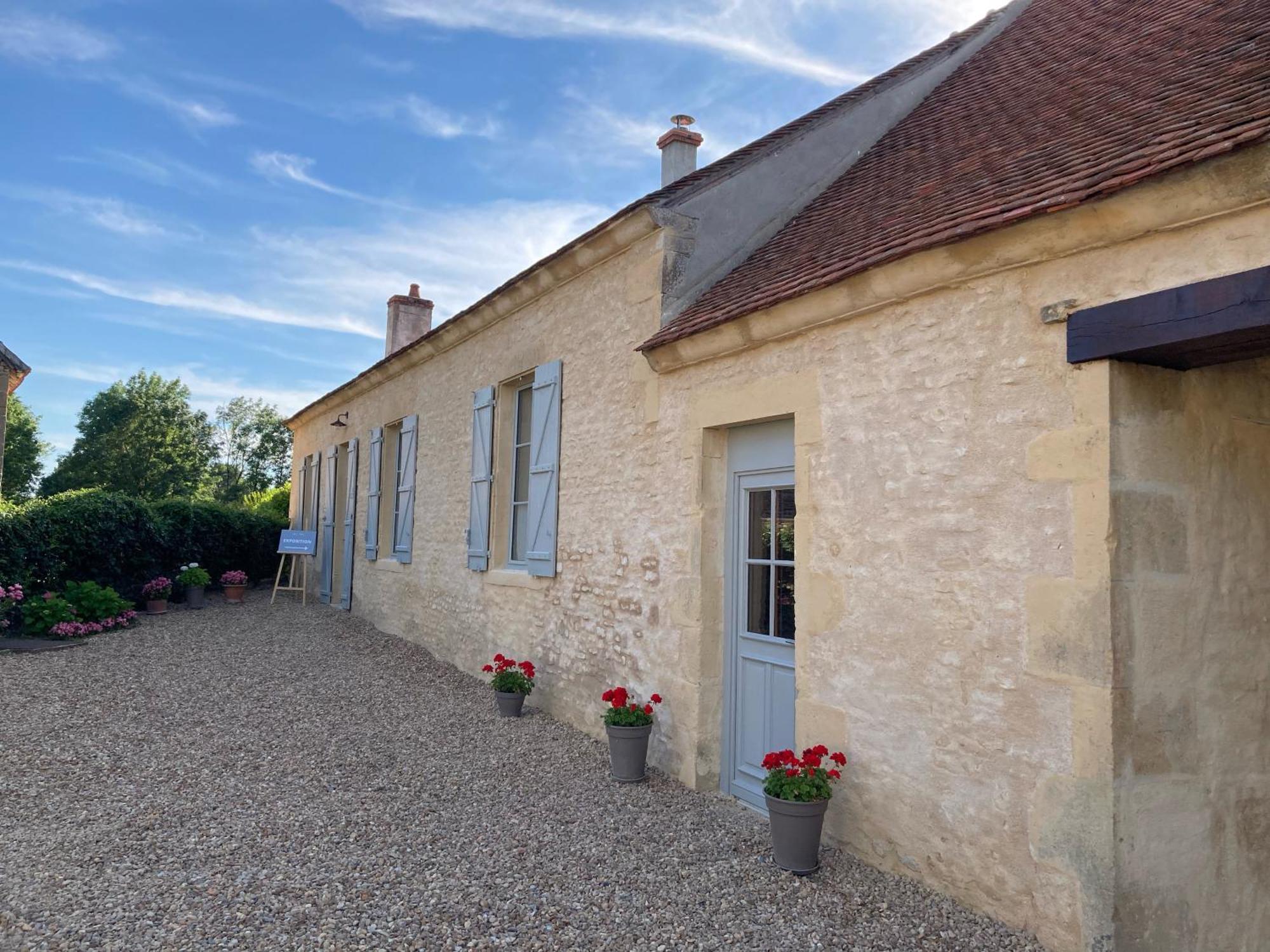 Chez Anne - Chambre Avec Salle De Bain Privative Menetou-Couture Exterior photo